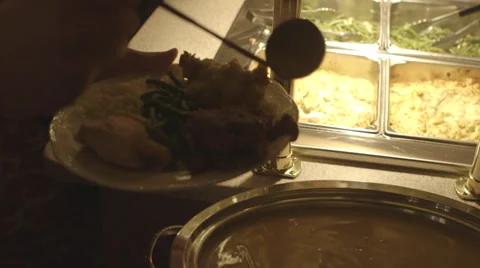 Dinner buffet guests loading plates Vídeos de archivo 35798546