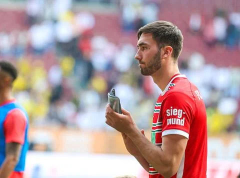 Dion Drena Beljo (FC Augsburg 7); betretene Gesichter nach Spielschluß vor.. Stock Photos