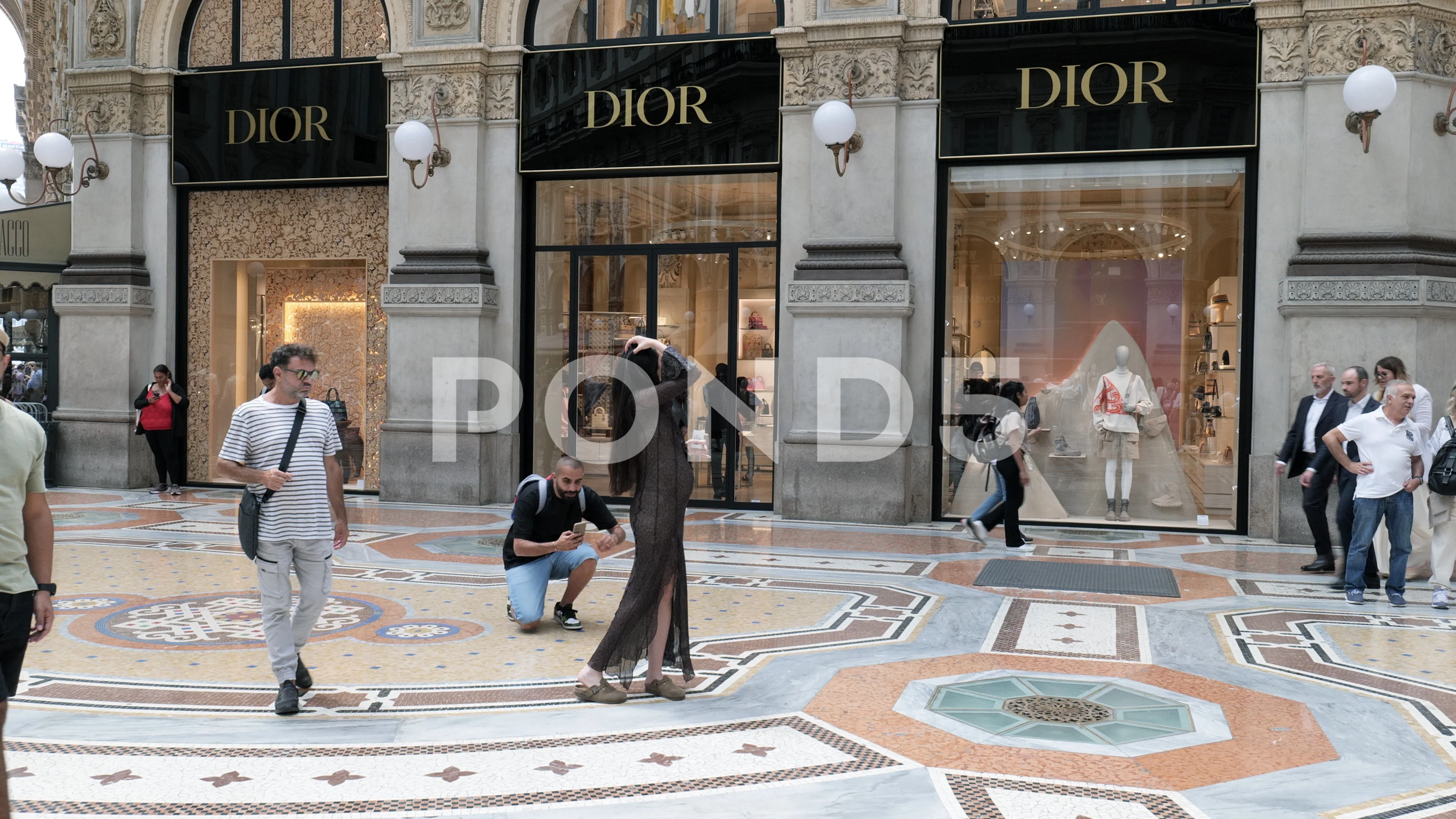 LVMH to 'buy' Galleria Vittorio Emanuele II: Dior will pay 5