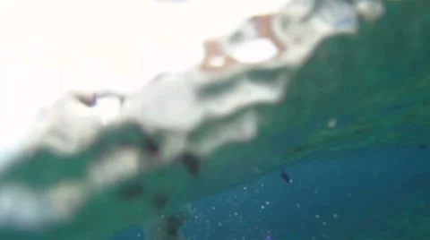 Dipping below the surface of the water to see people snorkeling Molokini crater Video stock 41342162