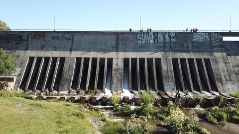 DIQUE Video stock 98940170