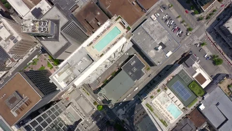 Direct Overhead and Turn of the AT&amp;T Building in Nashville Vídeo Stock 130752411