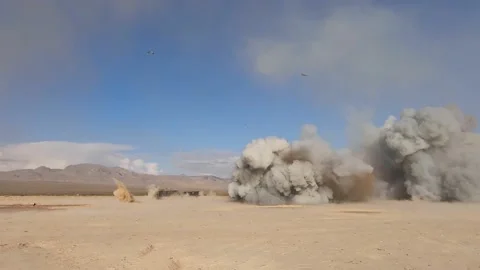 Direct strike to target by weapon fired from A-10 Thunderbolt II aircraft Vidéo 227138446