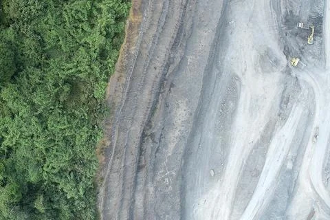 Direct top-down vertical aerial view of an open pit mining site boundary, s.. Stock Photos