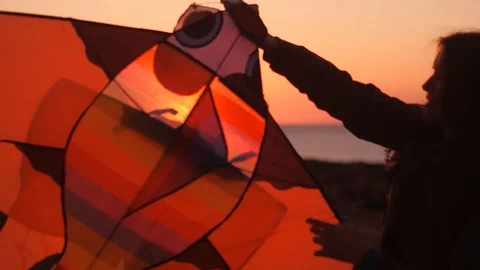 Directing the kite Stockbeeldmateriaal 97837842