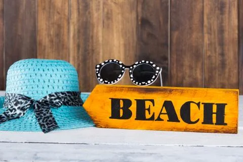 Direction sign with beach Stock-Fotos