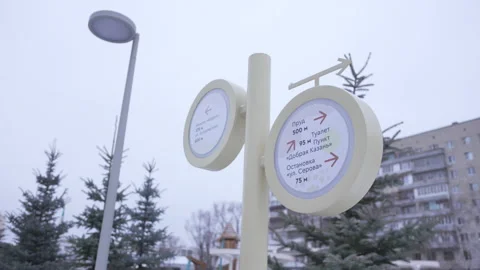 Direction sign in local park points to major city sights Видео 309753859