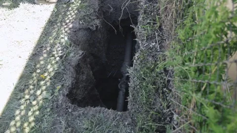 Directional Drill Bit Spins While Pulling Streetlight Conduit Through Test Pit Stock Footage 345453654