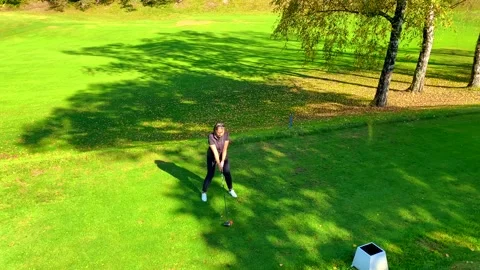 Directly Above of a Golfer Teeing Off with Her Golf Club Driver in a Sunny Day Stockbeeldmateriaal 164517859