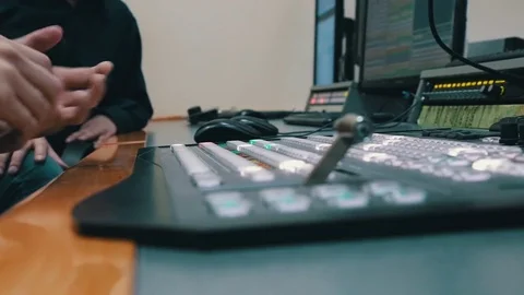Director of the news in the hardware Video stock 75950550
