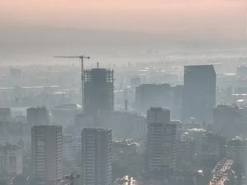 Dirty air in Sofia. Dust and smog. Construction and cranes. Foto stock