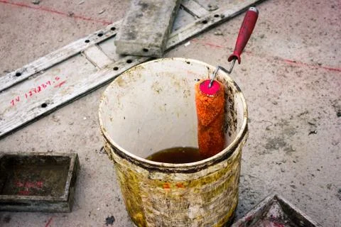 Dirty bucket in construction Foto stock