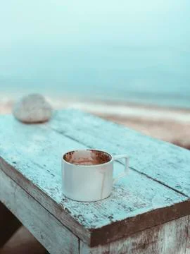 Dirty coffee cup on the table Fotos Stock