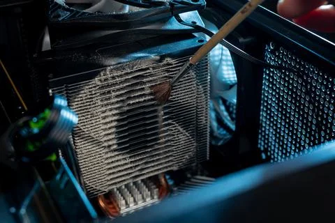Dirty cooler ventilation system unit computer, cleaning from dust. Foto stock