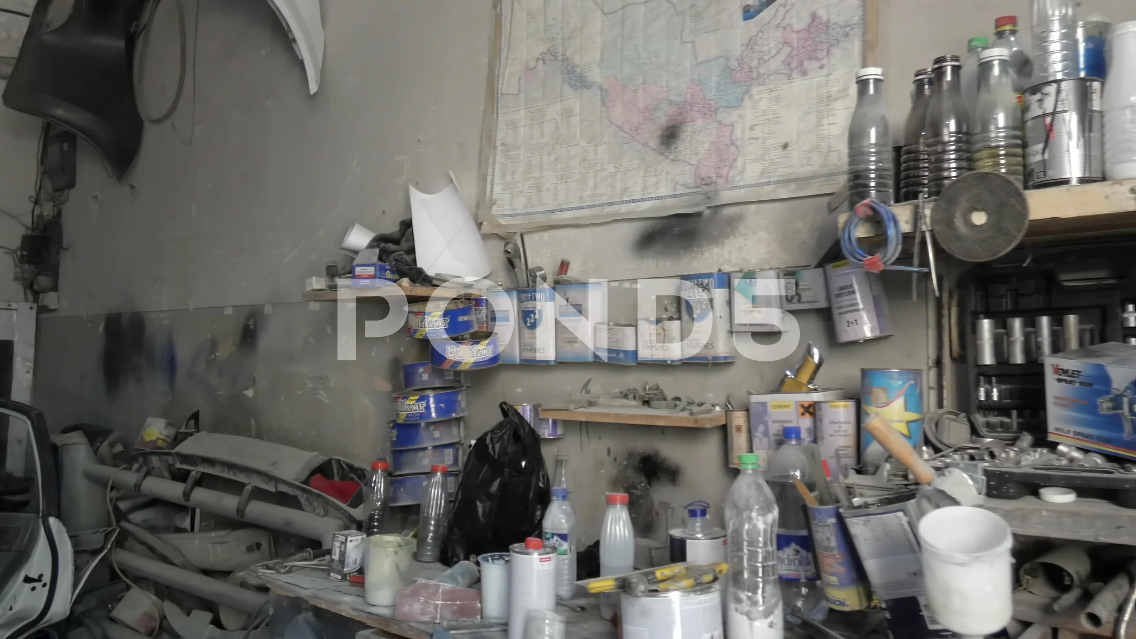 Dirty, dusty interior of the body shop repair and painting of cars., image size:3840x2160