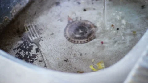 Dirty kitchen sink Video stock 32738382