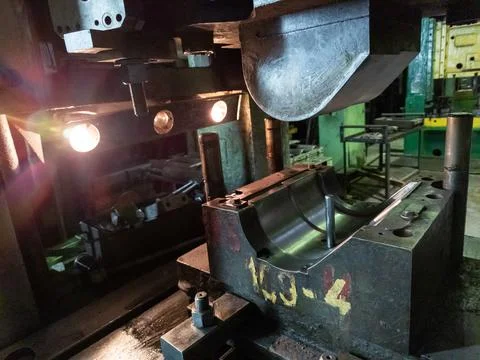 Dirty used low tech stamping press with sheet metal die tooling 库存照片