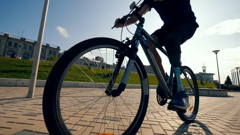 Disabled man is managing a bicycle in motion Video stock 118613808