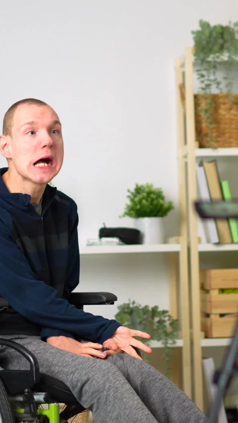 Disabled man recording a video tutorial at home Vídeos de archivo 262144019