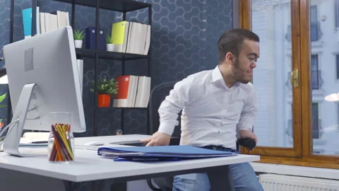 Disabled midget man working on computer in office. 스톡 동영상 230978646