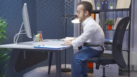 Disabled midget man working in his office with a busy schedule. Video stock 230979622