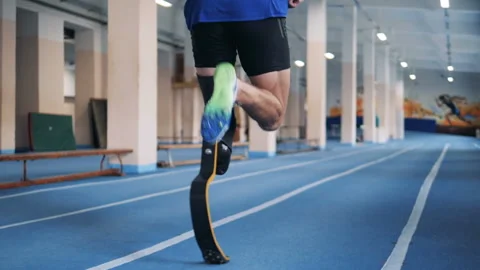 Disabled runner with bionic prosthesis, back view. Stock Footage 100833191