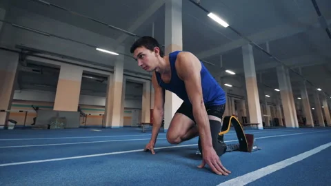Disabled runner stands in a pose and starts to run, side view. Stock Footage 100833635