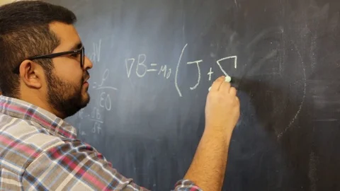 Disagreement between physicist colleagues over chalkboard Video stock 124664404