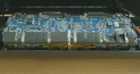 Disassemble battery controller, top view, remove cover. Circuit board, flashing 스톡 동영상 198812129