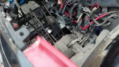 Disassemble Metic Motorcycle Engine 스톡 동영상 282575602