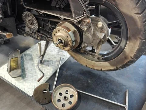 Disassembled automatic motorcycle cvt system and rear wheel 스톡 사진