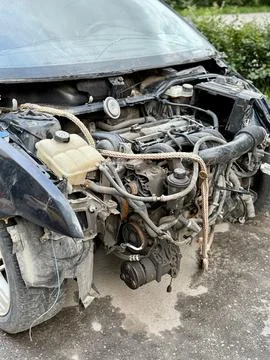 Disassembled Car Engine Showcasing Its Exposed Components Awaiting Repairs and 스톡 사진