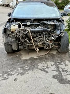 Disassembled Car Engine Showcasing Its Exposed Components Awaiting Repairs and 스톡 사진