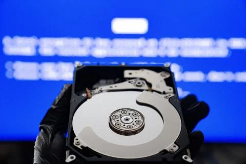 Disassembled hard drive computer, computer screen. Foto stock