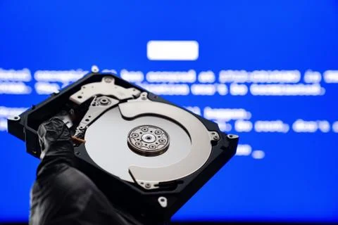 Disassembled hard drive computer, computer screen. Stockfoto's