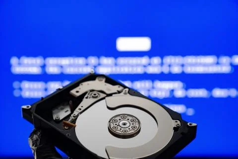 Disassembled hard drive computer, computer screen. Stockfoto's