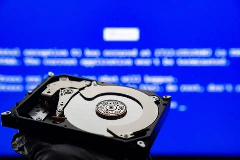 Disassembled hard drive computer, computer screen. Stockfoto's