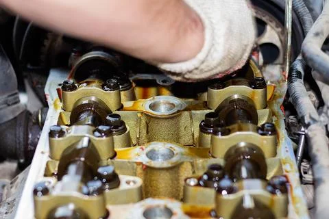 Disassembled the internal combustion engine, the hand of the repairman clea.. Stock Photos