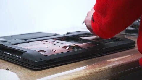 Disassembling a laptop. The master in the workshop collects a computer. 스톡 동영상 130779579