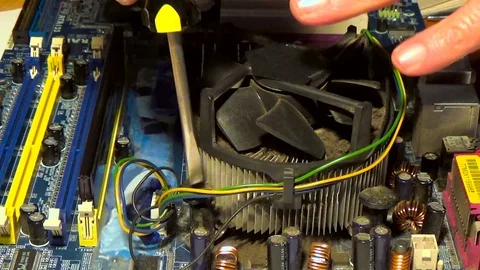 Disassembling motherboard cpu dissipator Stock-Footage 80082045