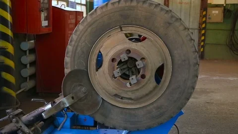Disassembling the truck's wheel of the machine Video stock 82916871