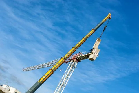 Disassembly of a tower crane Foto stock