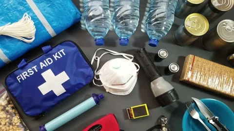 Disaster Survival items for a go or bug out bag. HD 4K Vidéo 134609283