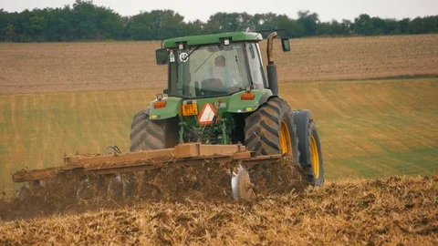 Disc harrow farming implement harrowing dry soil Video stock 95392760