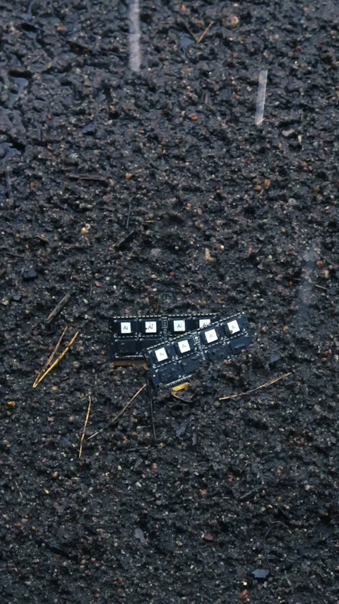 Discarded AI computer memory chips in the rain Stockbeeldmateriaal 338330374