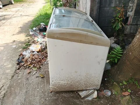 Discarded Old Chest Freezer on the Side of the Road 库存照片