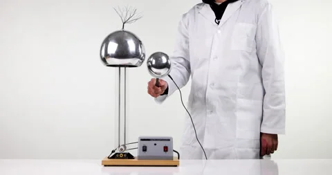 Discharge of a Van De Graaf generator Stock Footage 178487604