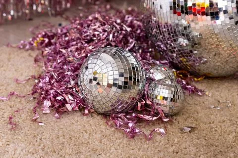 Disco ball with bright rays, night party background.Party Atmosphere with disco Foto stock