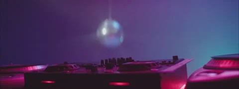 Disco ball reflecting light rays Stock-Footage 168264082