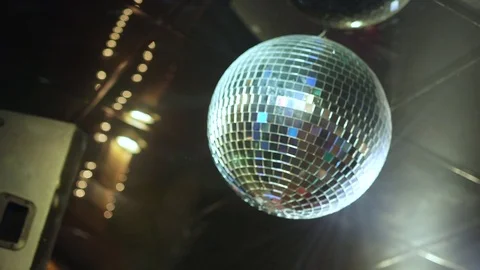 Disco Ball Shining Above Dance Floor with Fog Vidéo 78688095